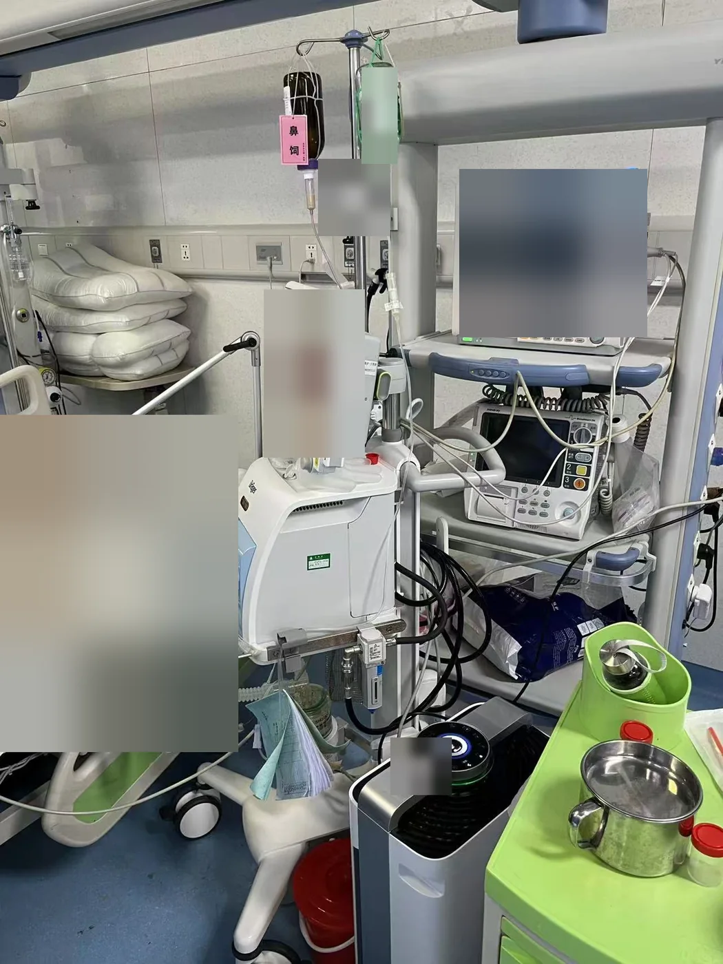OH-FEEL® OH500F08 application photograph: Isolation ward — bedside placement. Privacy-sensitive areas obscured where needed.