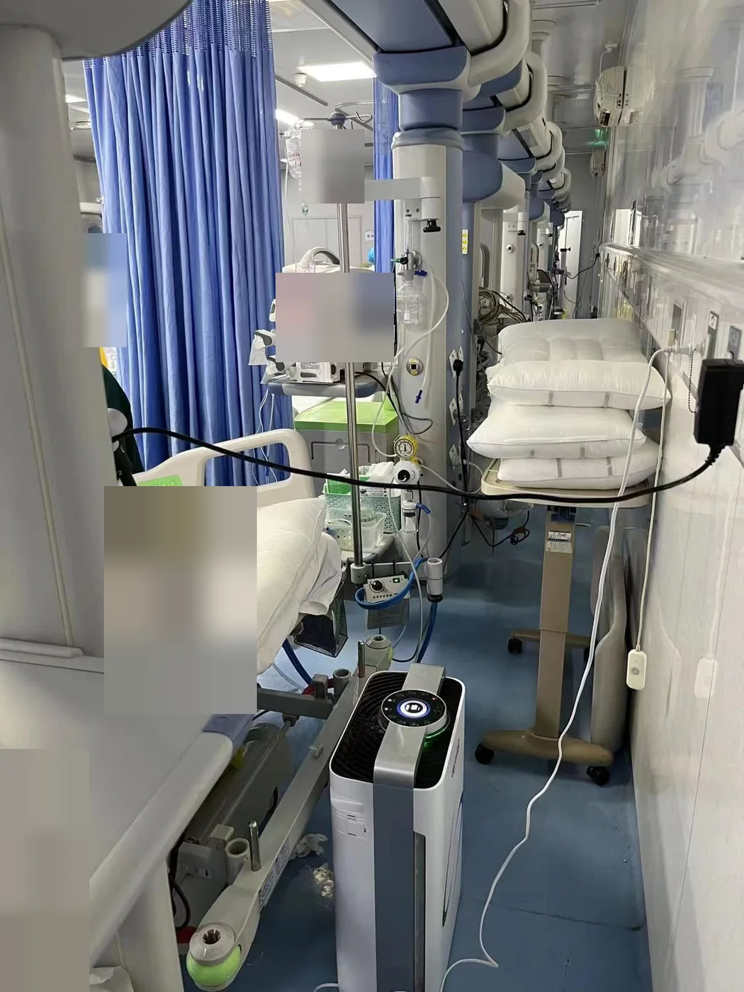 OH-FEEL® OH500F08 application photograph: Isolation ward — room-side placement. Privacy-sensitive areas obscured where needed.