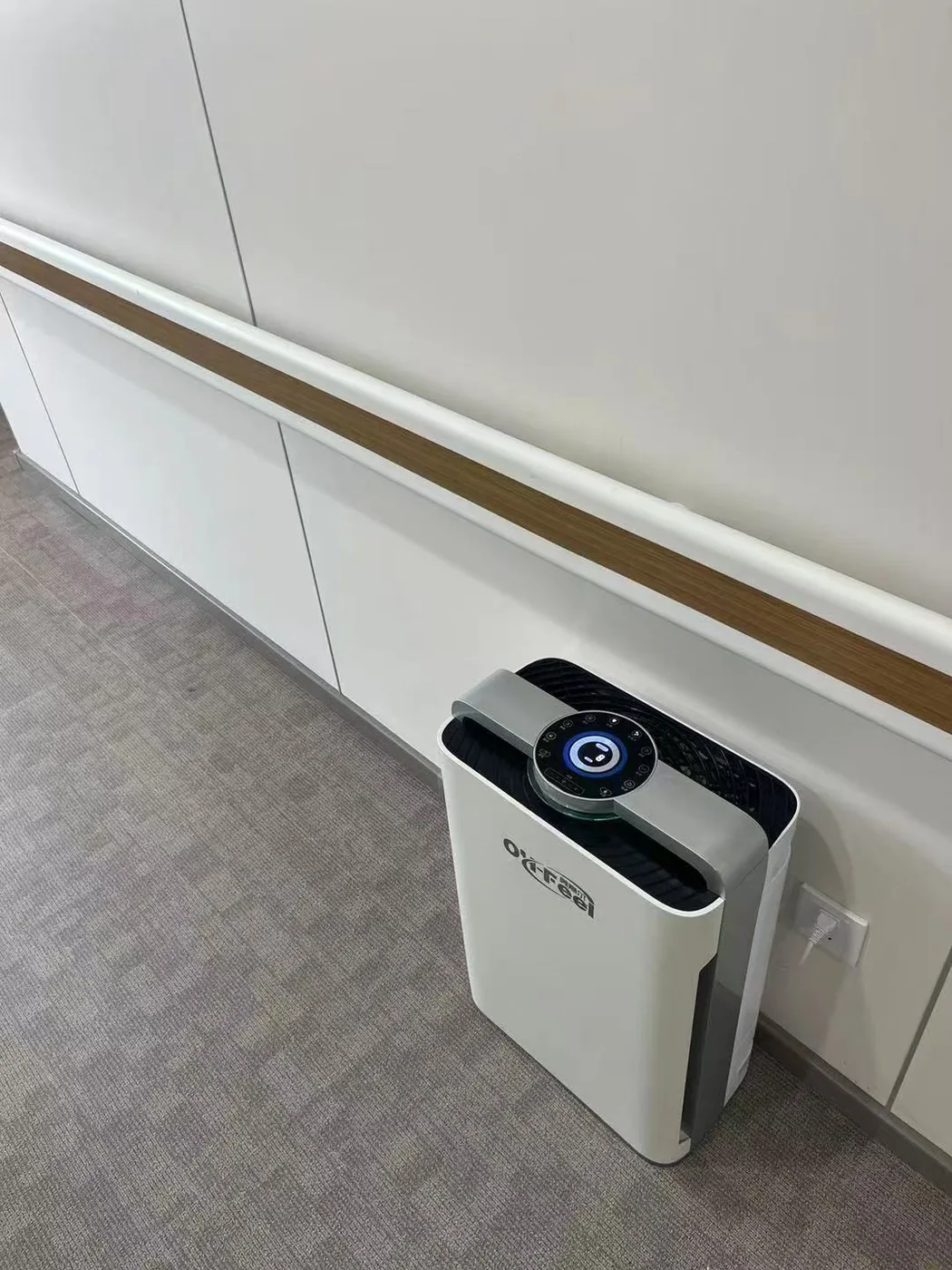 OH-FEEL® OH500F08 application photograph: Hospital corridor — placement detail. Privacy-sensitive areas obscured where needed.