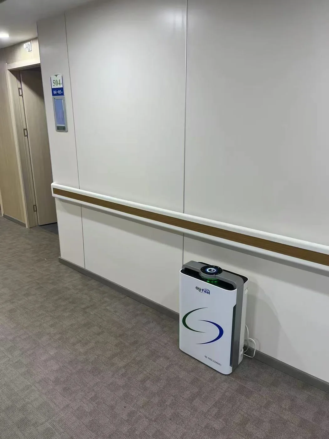 OH-FEEL® OH500F08 application photograph: Hospital corridor — room entrance. Privacy-sensitive areas obscured where needed.