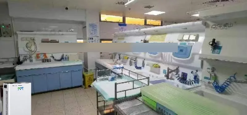 OH-FEEL® OH500F08 application photograph: Hospital equipment room — supplied application photograph. Privacy-sensitive areas obscured where needed.